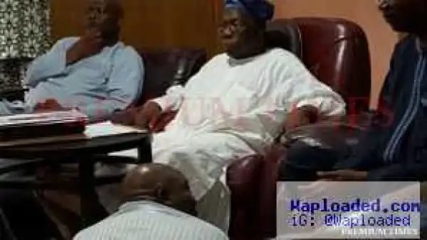 Photos: Doyin Okupe Prostrates, Begs Obasanjo For Forgiveness